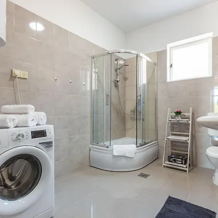 Sjor 2 Bdr W Grill Apartment