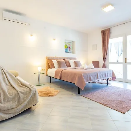 Sjor 2 Bdr W Grill Apartment