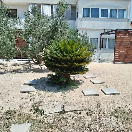 Sjor 2 Bdr W Grill Apartment